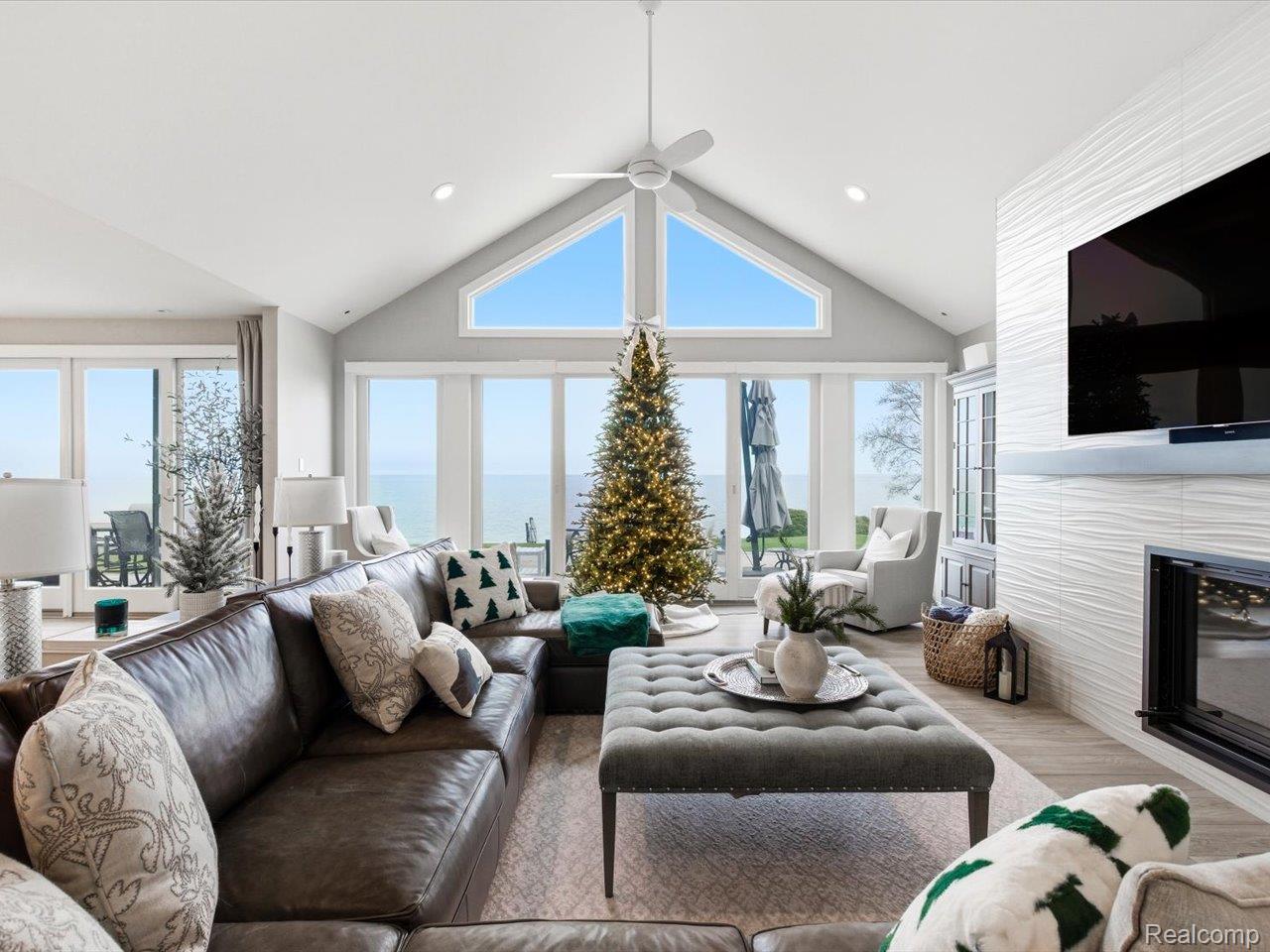 8442 Lakeshore Road