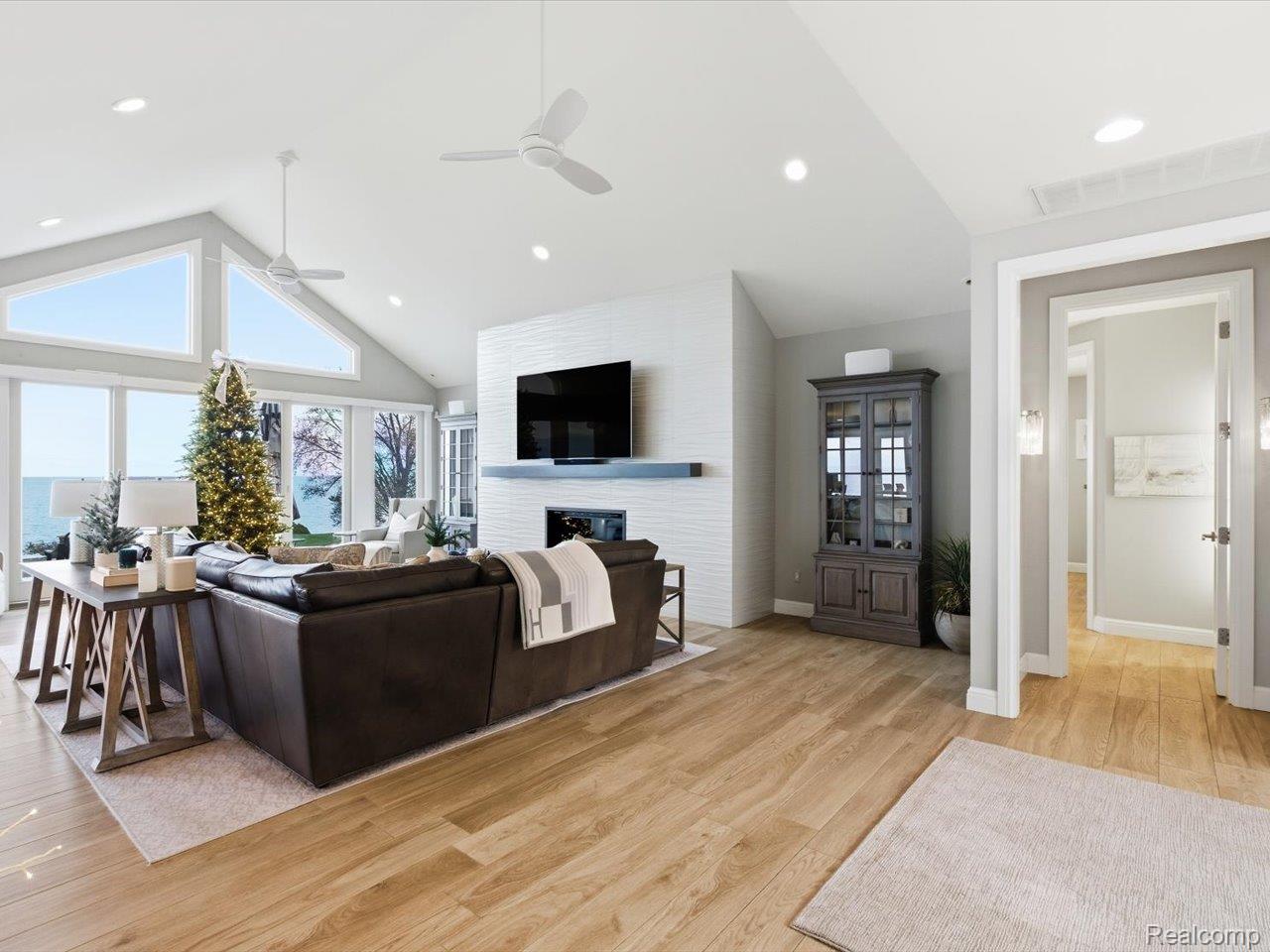 8442 Lakeshore Road