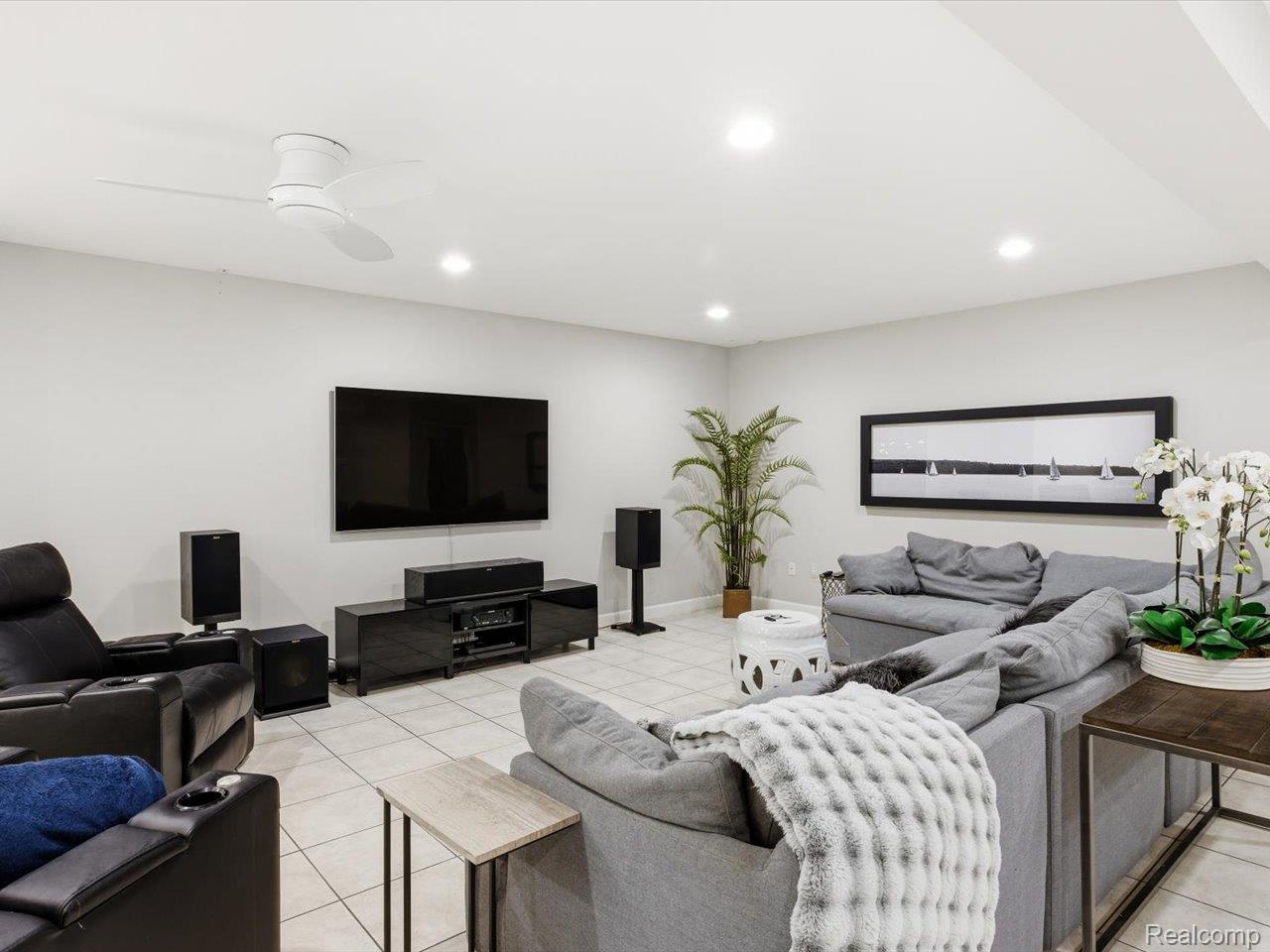 8442 Lakeshore Road