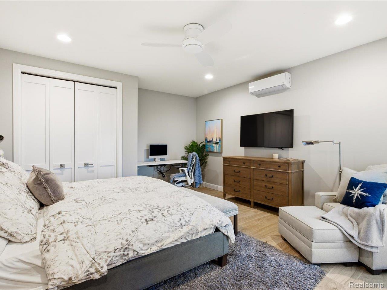 8442 Lakeshore Road