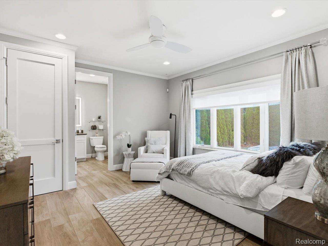 8442 Lakeshore Road