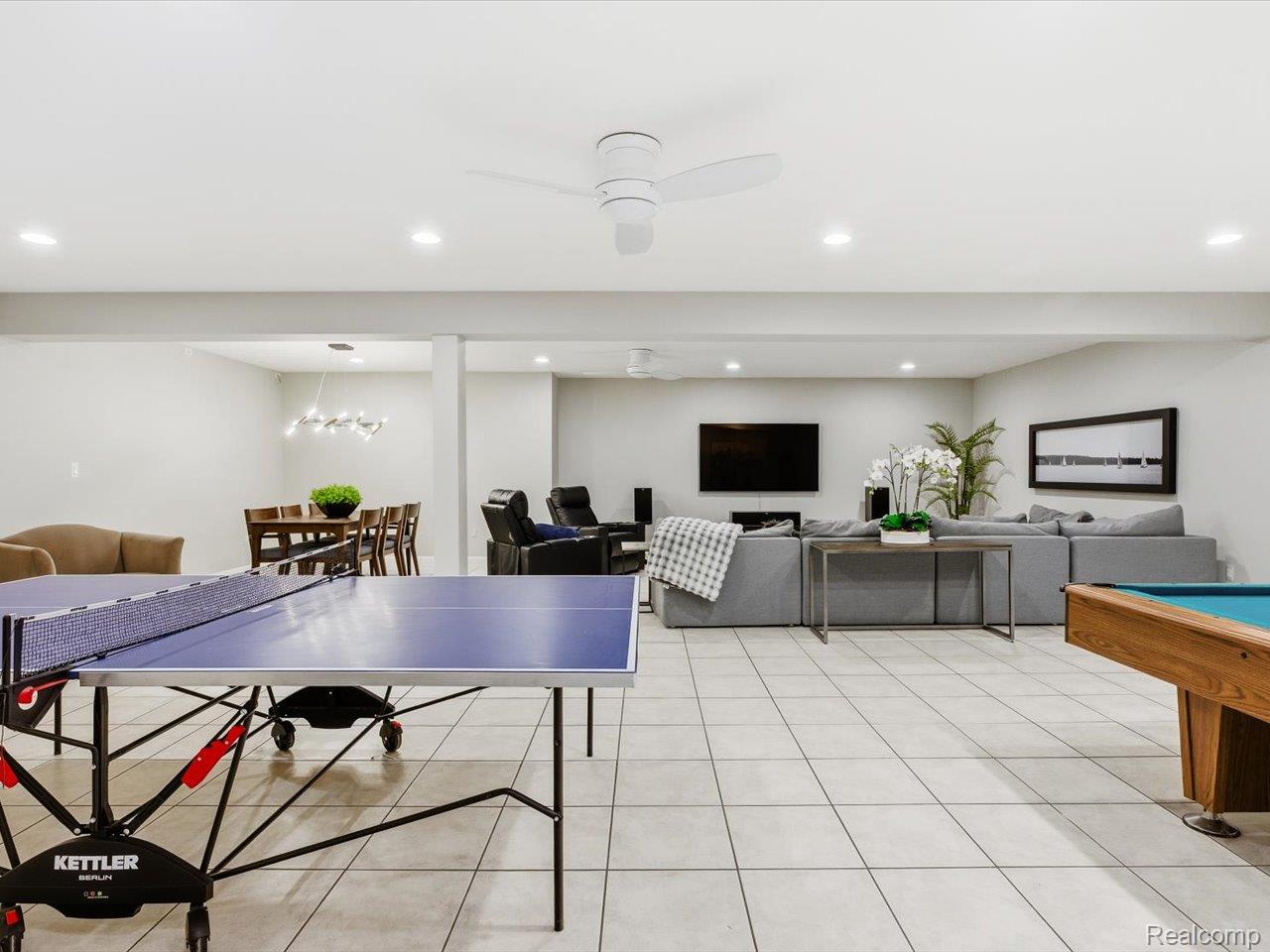 8442 Lakeshore Road