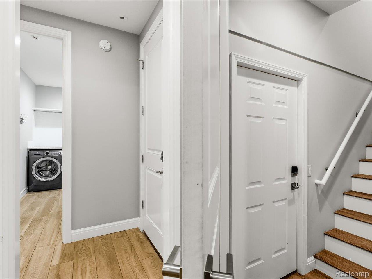 8442 Lakeshore Road