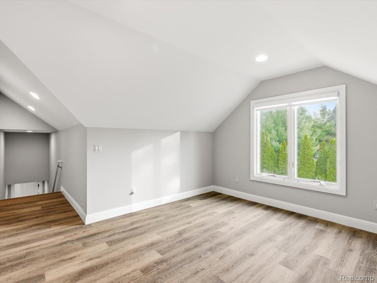 8442 Lakeshore Road