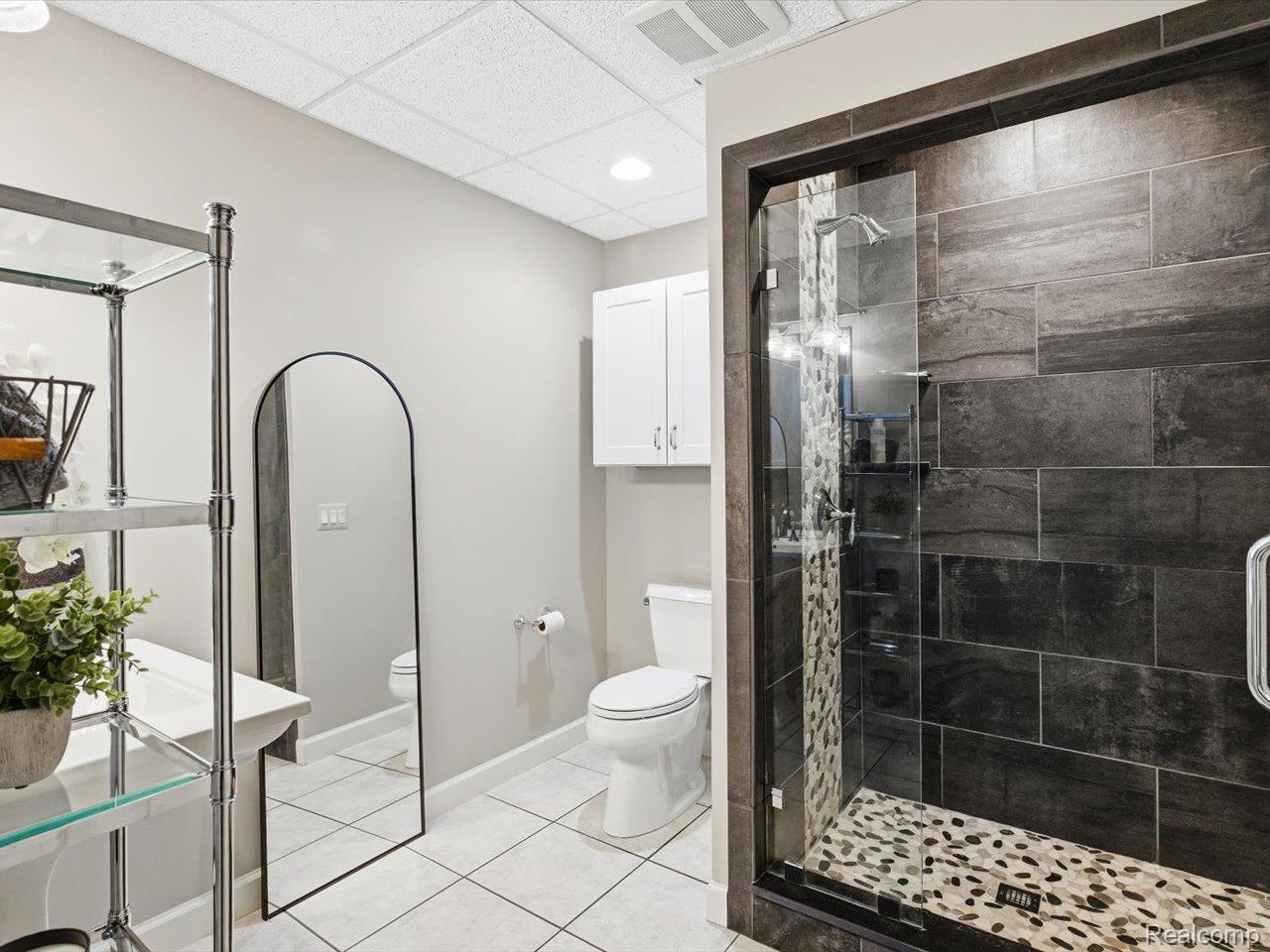 8442 Lakeshore Road
