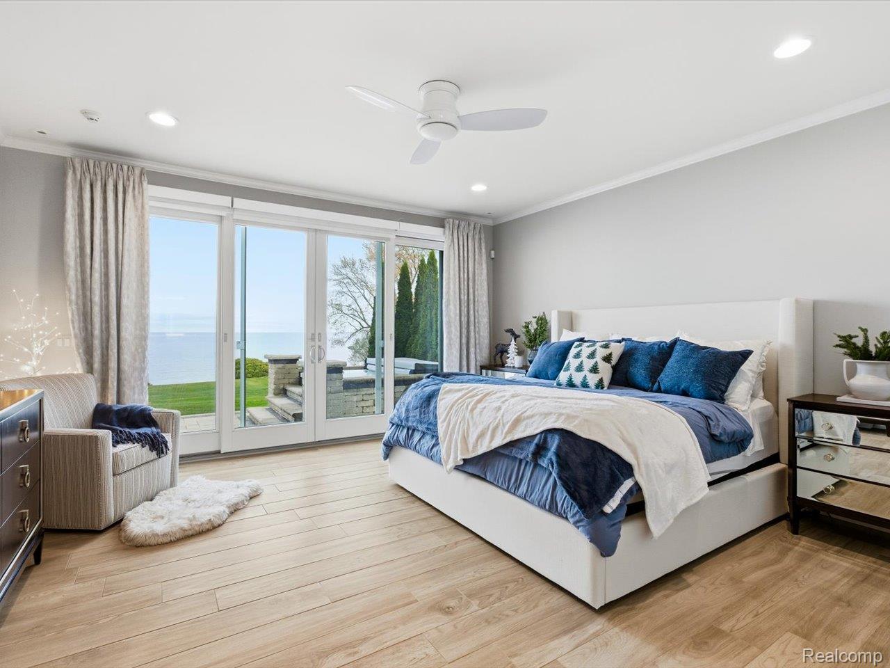 8442 Lakeshore Road