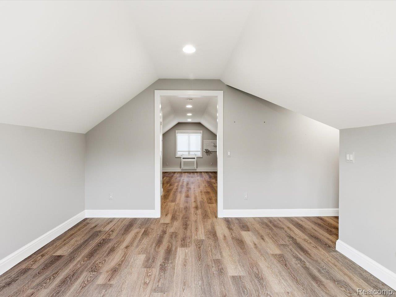 8442 Lakeshore Road