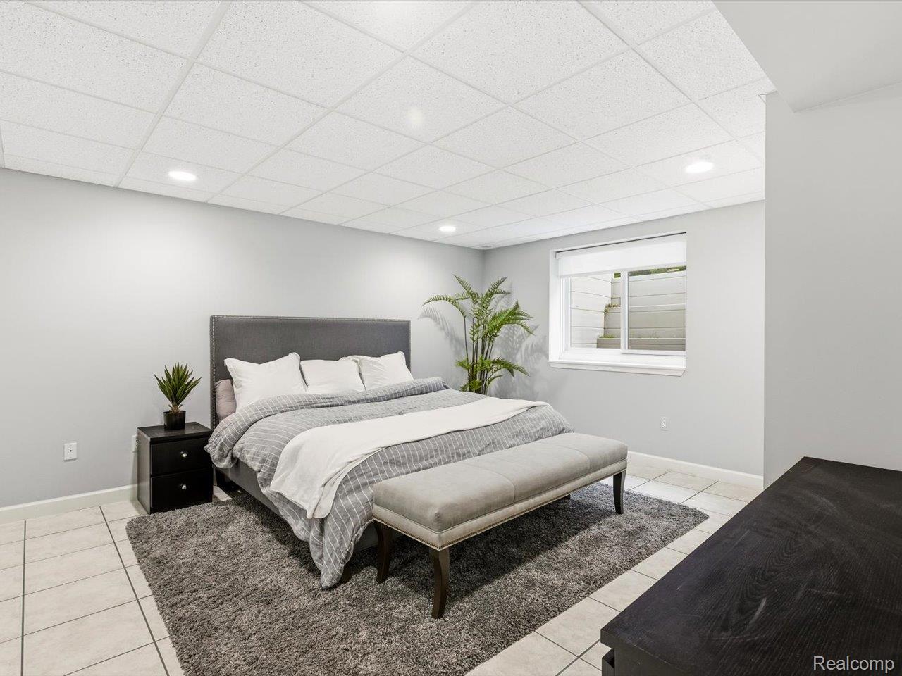 8442 Lakeshore Road