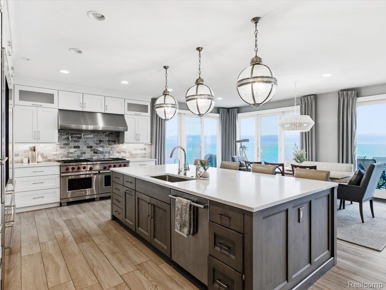 8442 Lakeshore Road