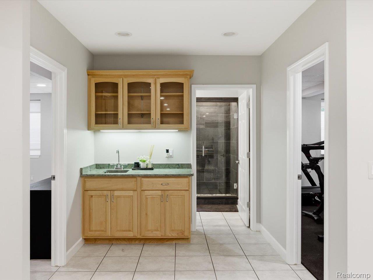 8442 Lakeshore Road