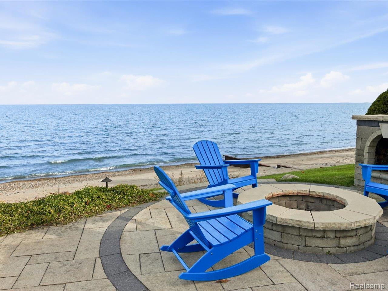 8442 Lakeshore Road