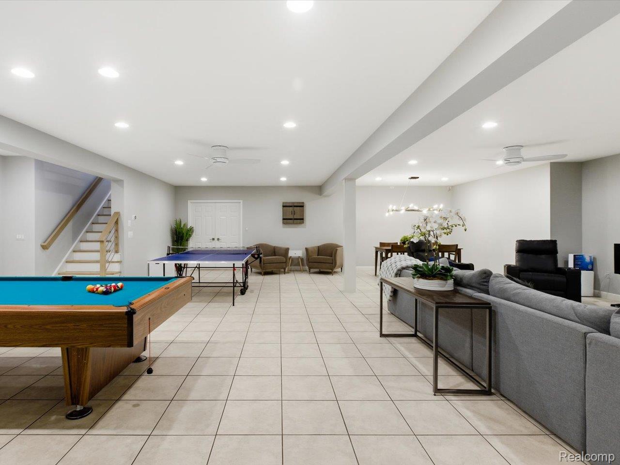 8442 Lakeshore Road
