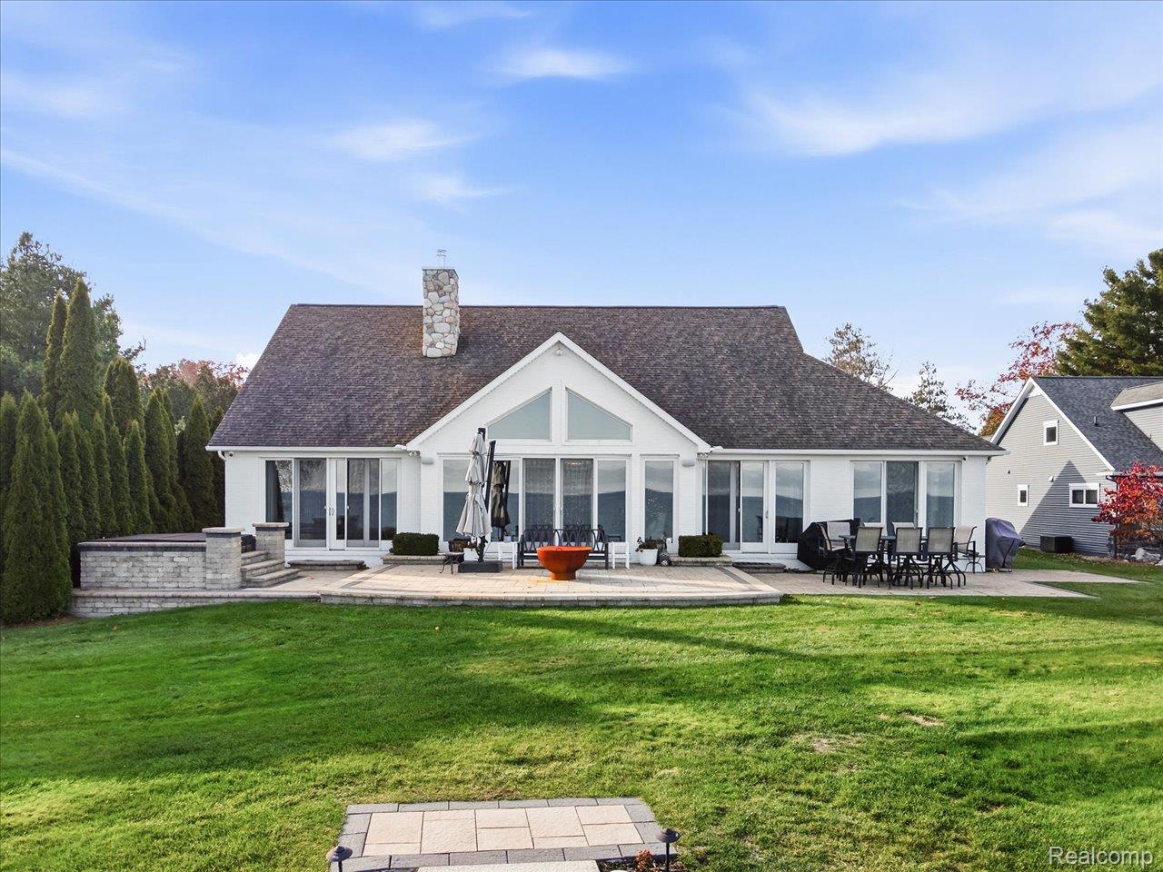 8442 Lakeshore Road