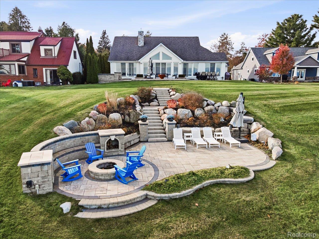 8442 Lakeshore Road
