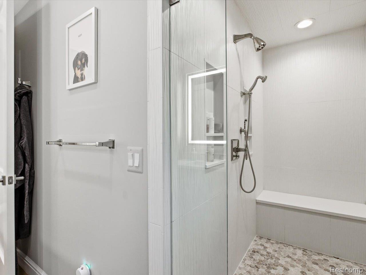 8442 Lakeshore Road