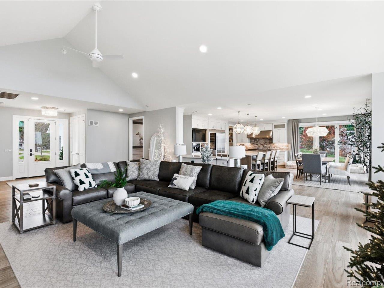 8442 Lakeshore Road