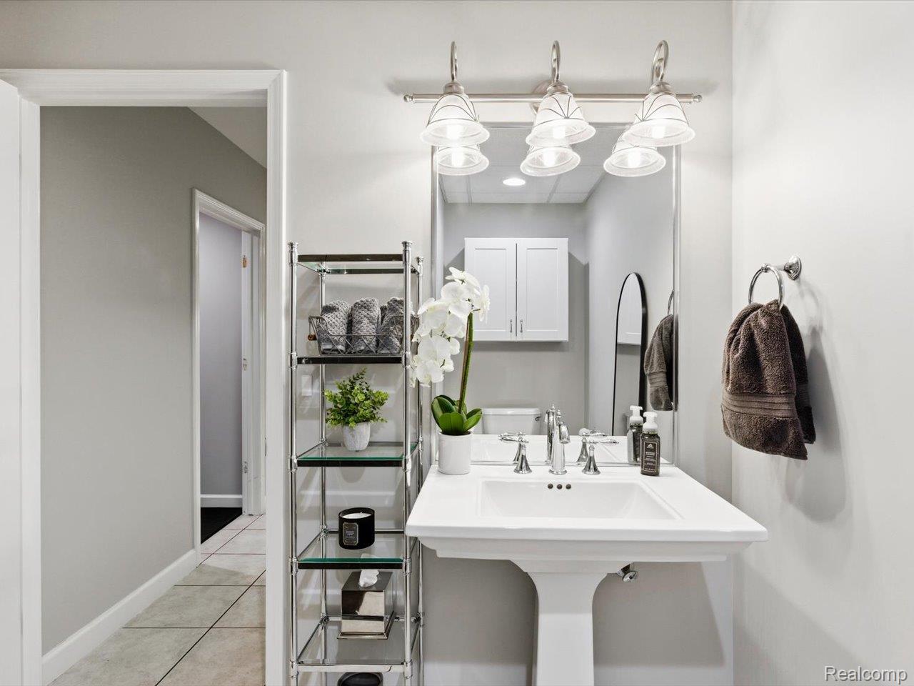 8442 Lakeshore Road