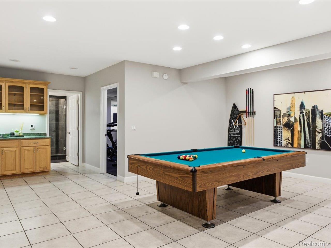 8442 Lakeshore Road