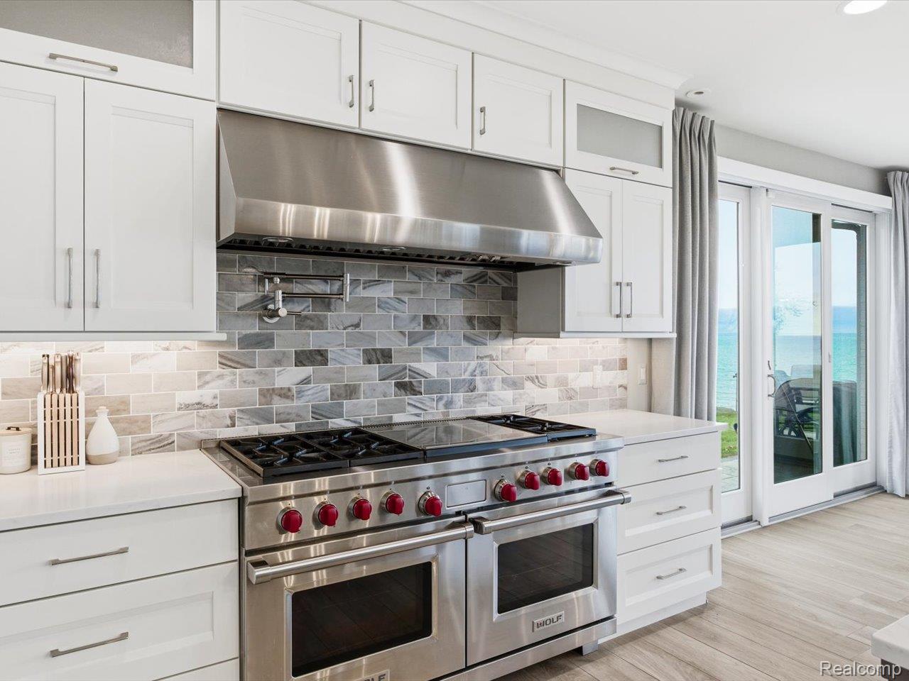 8442 Lakeshore Road