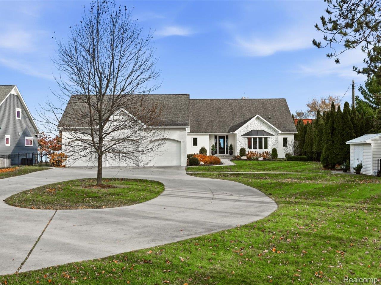 8442 Lakeshore Road