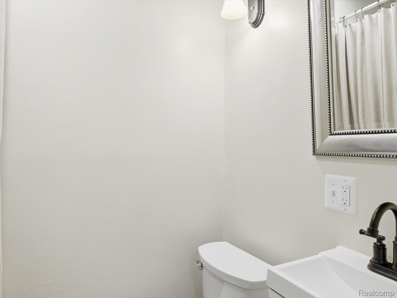 5837 Lakeshore Road