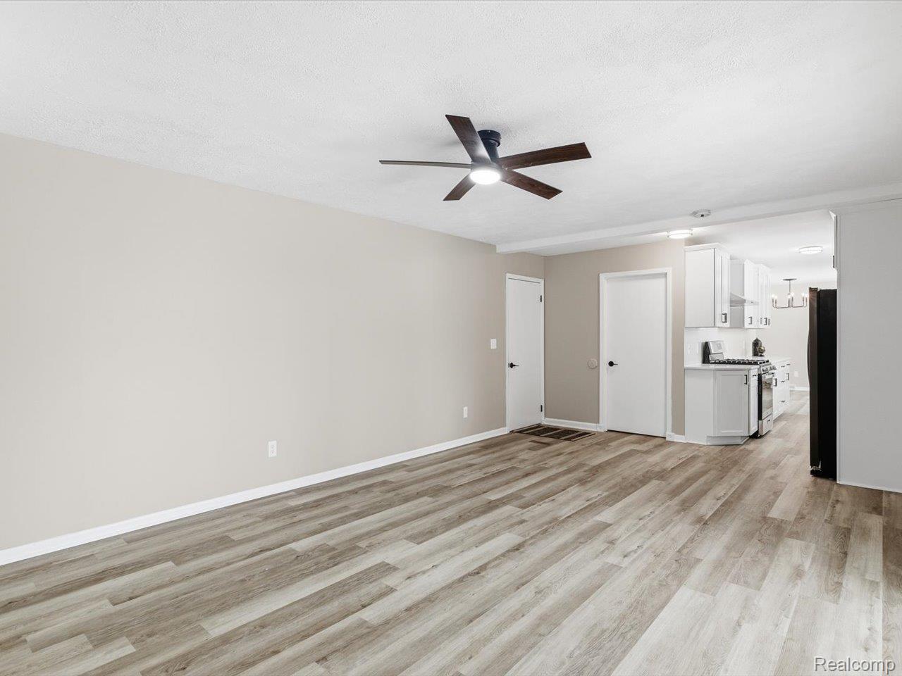 5837 Lakeshore Road