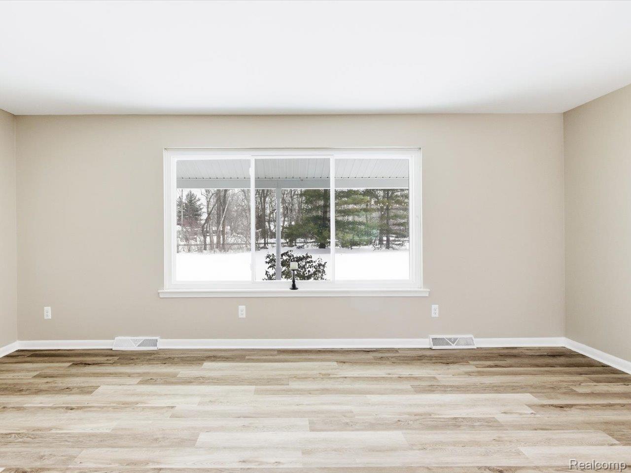 5837 Lakeshore Road