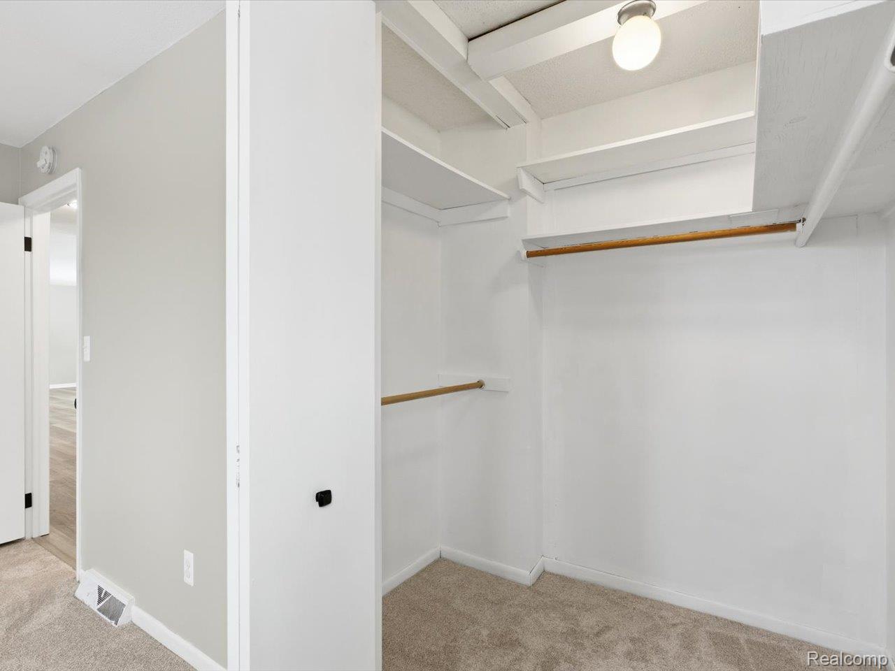 5837 Lakeshore Road