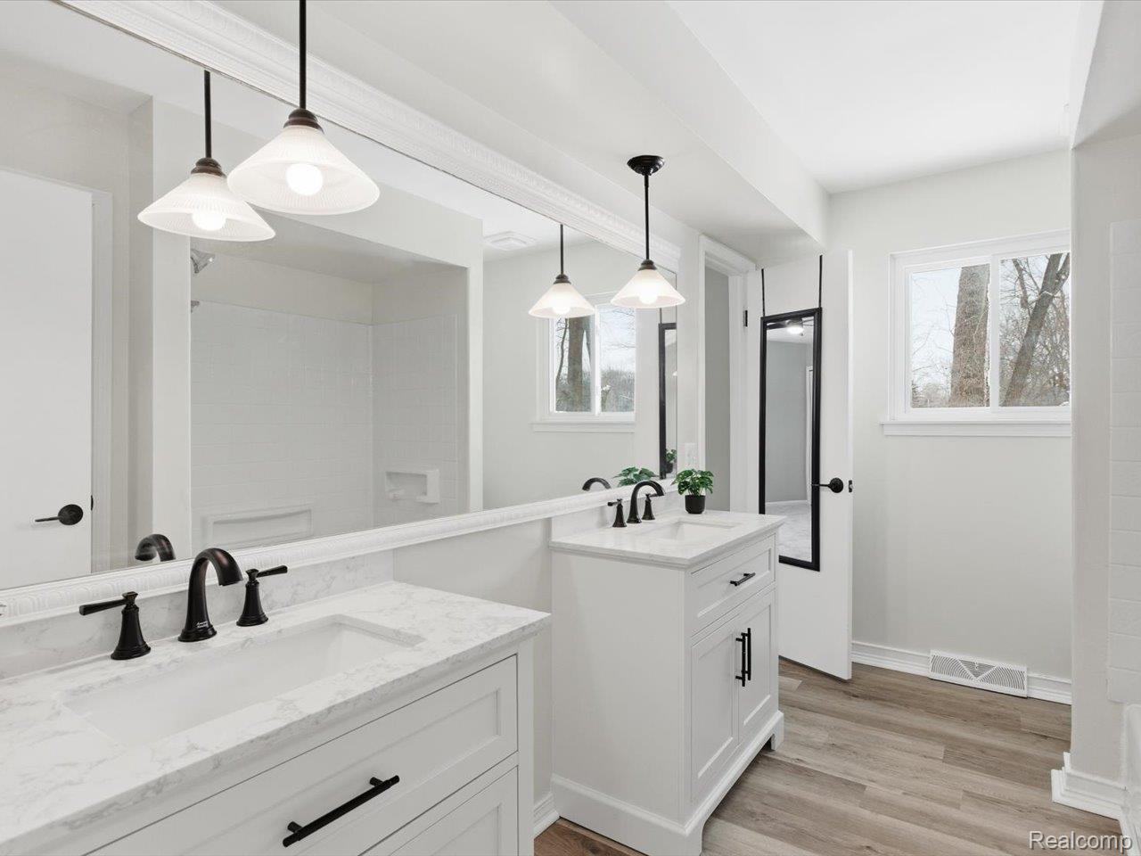 5837 Lakeshore Road
