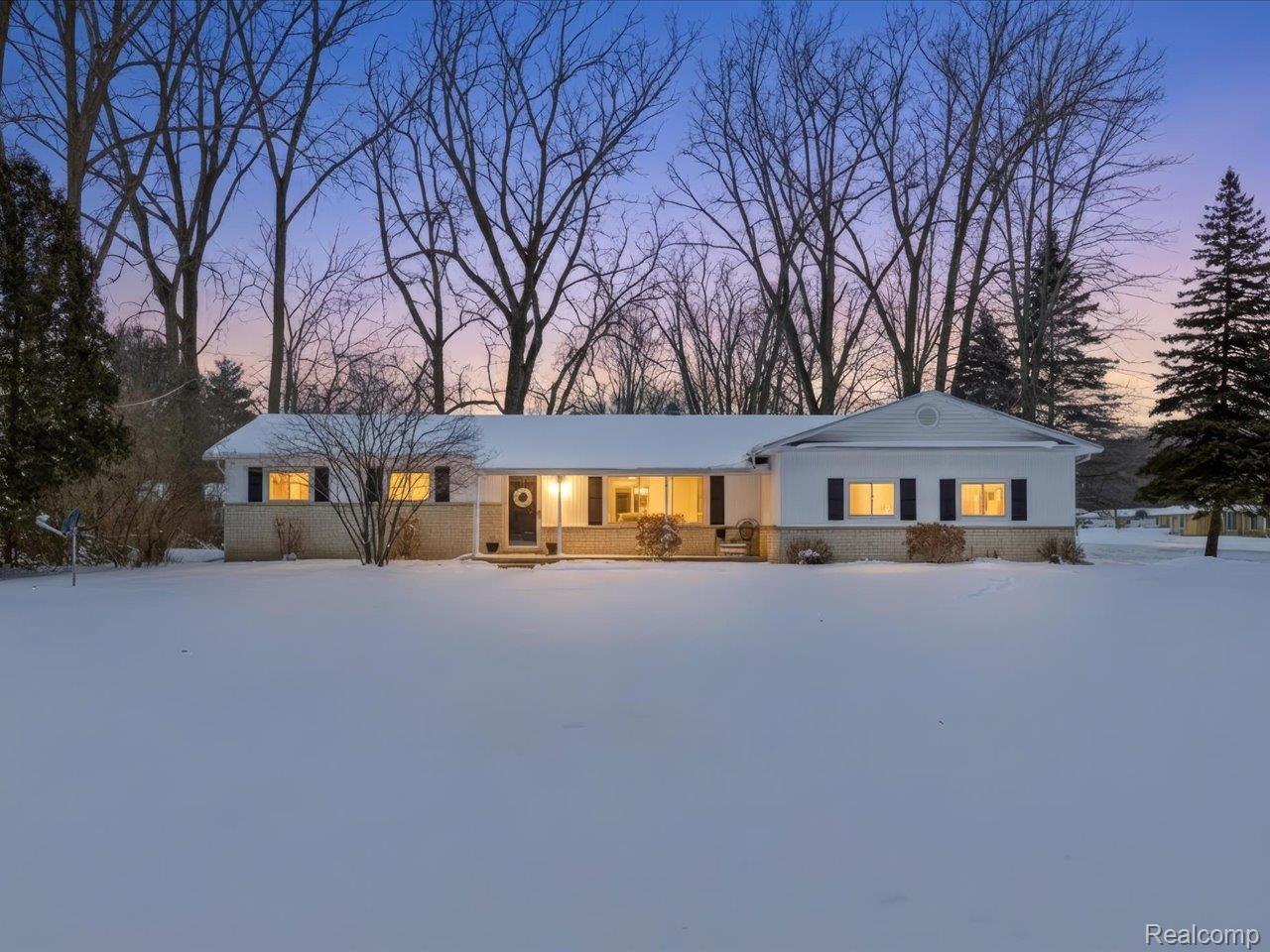 5837 Lakeshore Road