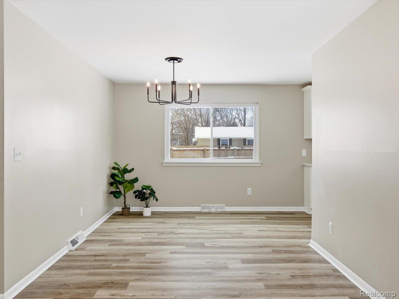 5837 Lakeshore Road