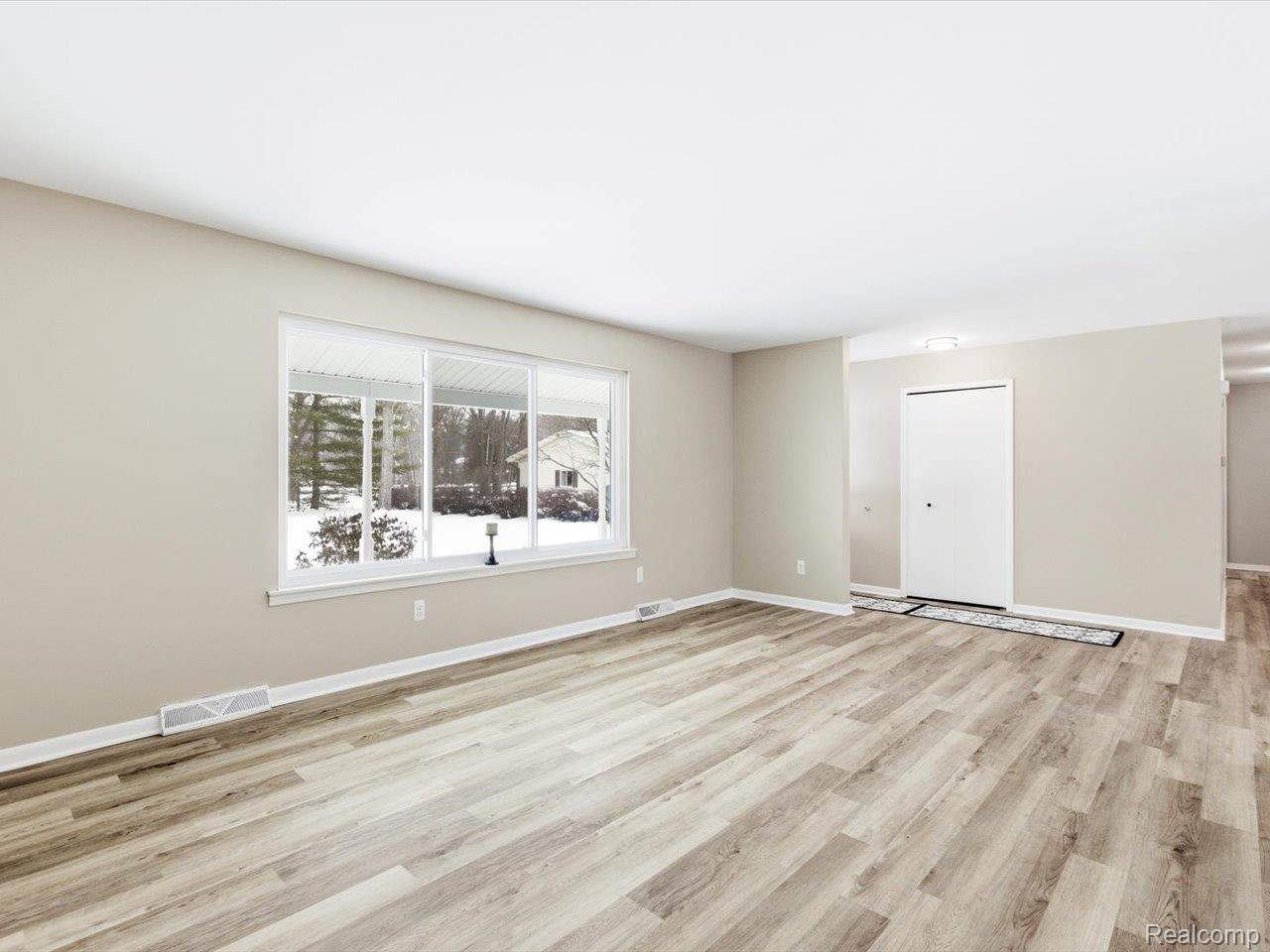 5837 Lakeshore Road