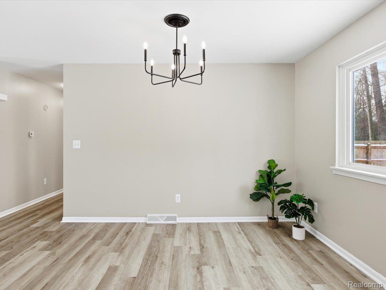 5837 Lakeshore Road
