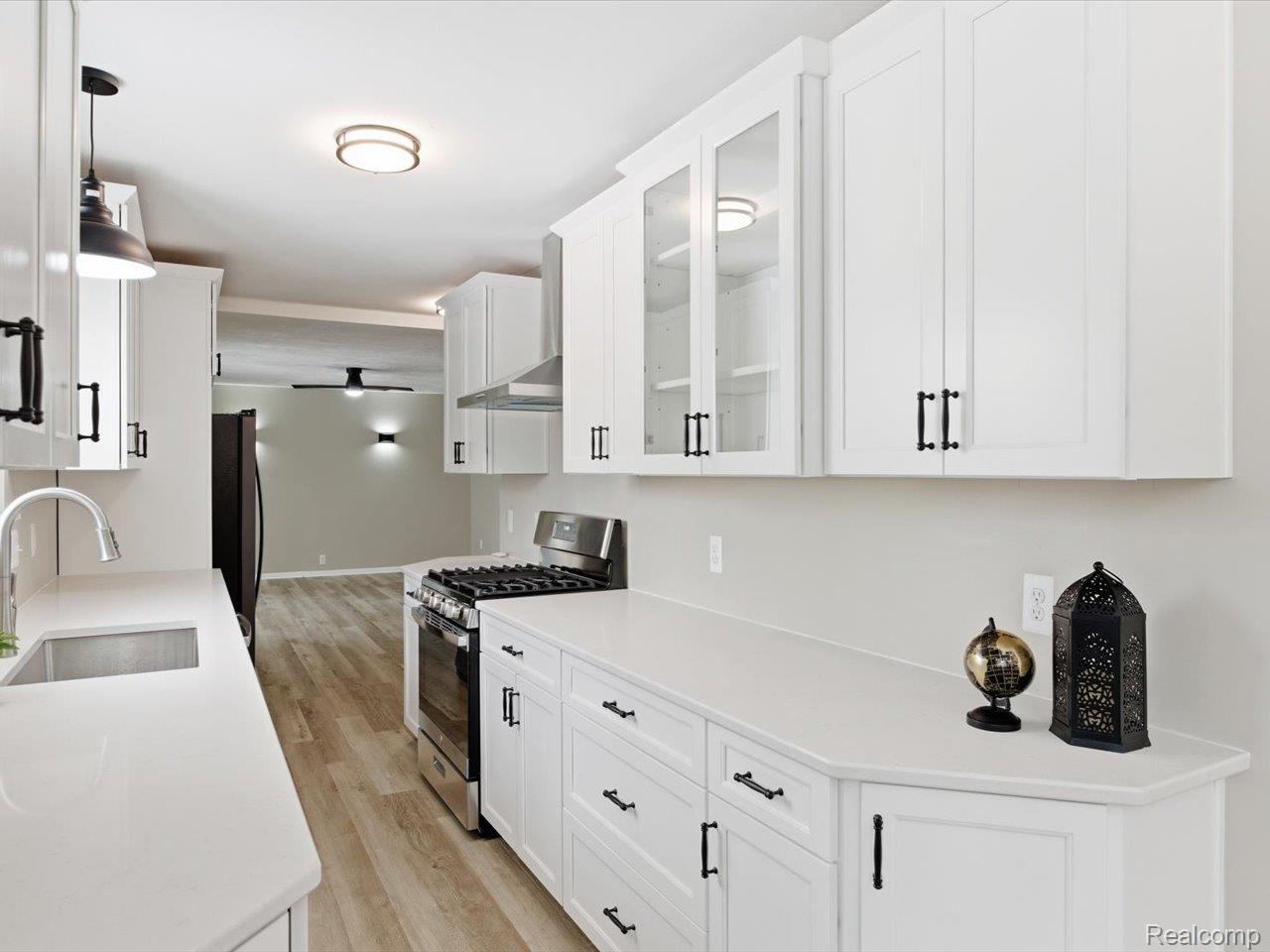 5837 Lakeshore Road