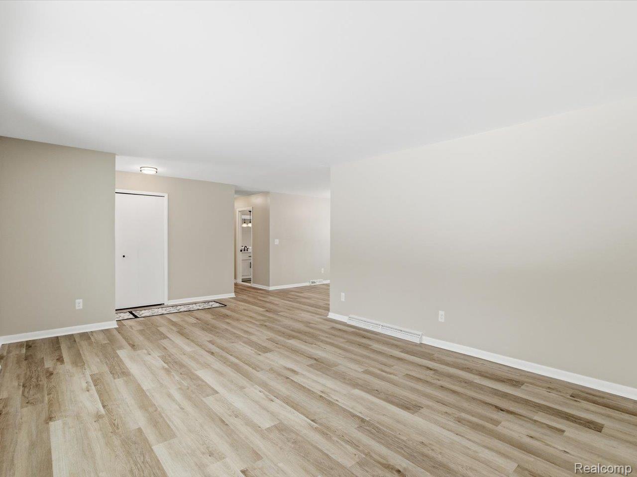 5837 Lakeshore Road