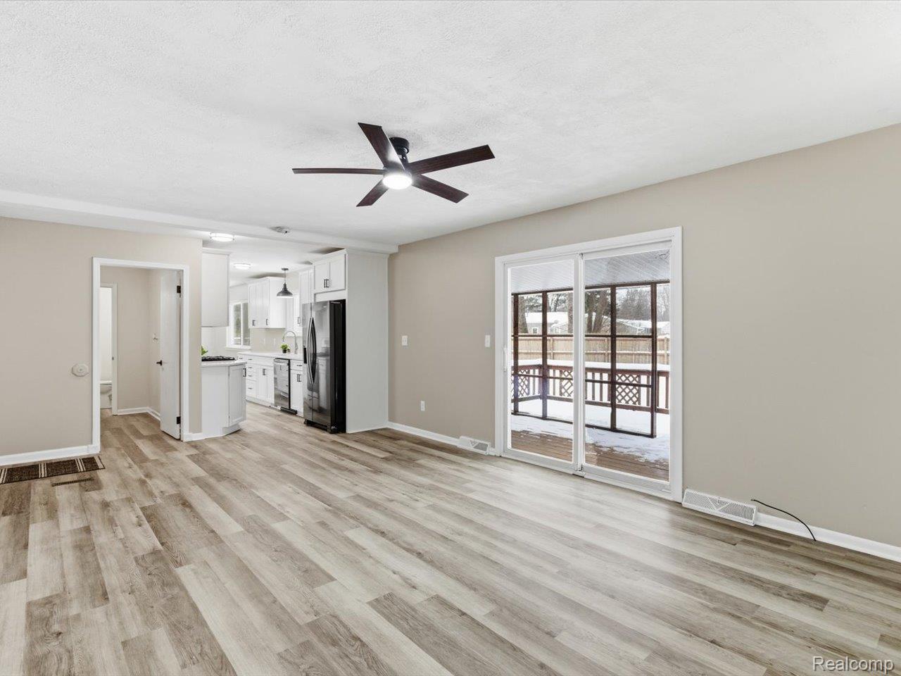 5837 Lakeshore Road