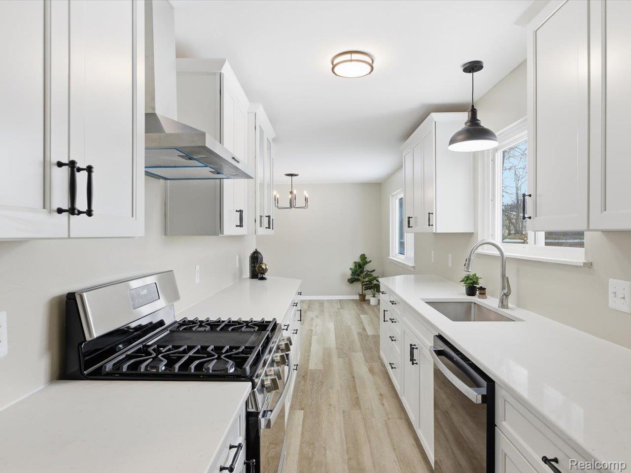 5837 Lakeshore Road