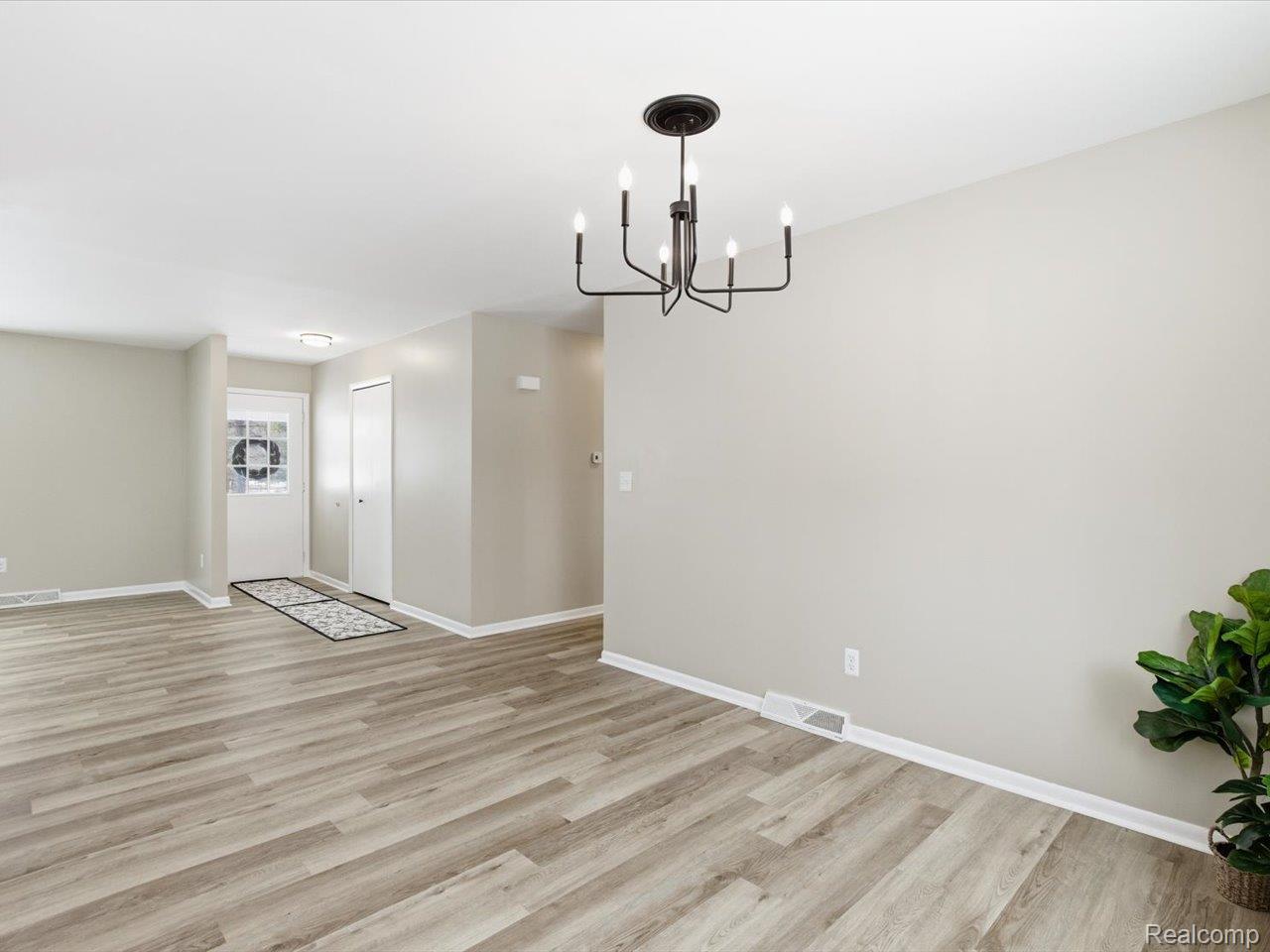 5837 Lakeshore Road