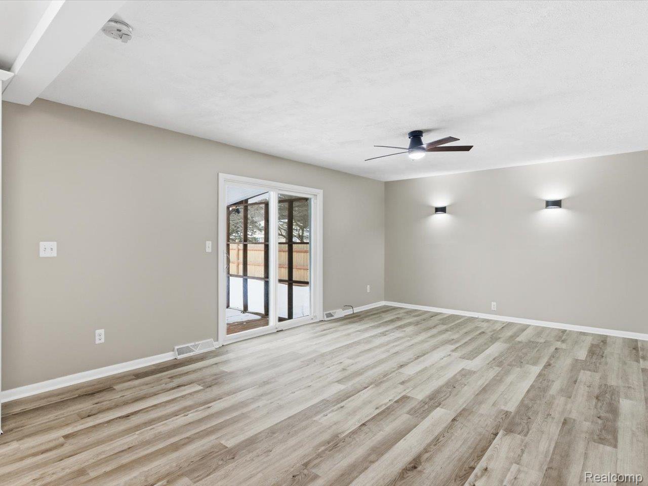 5837 Lakeshore Road