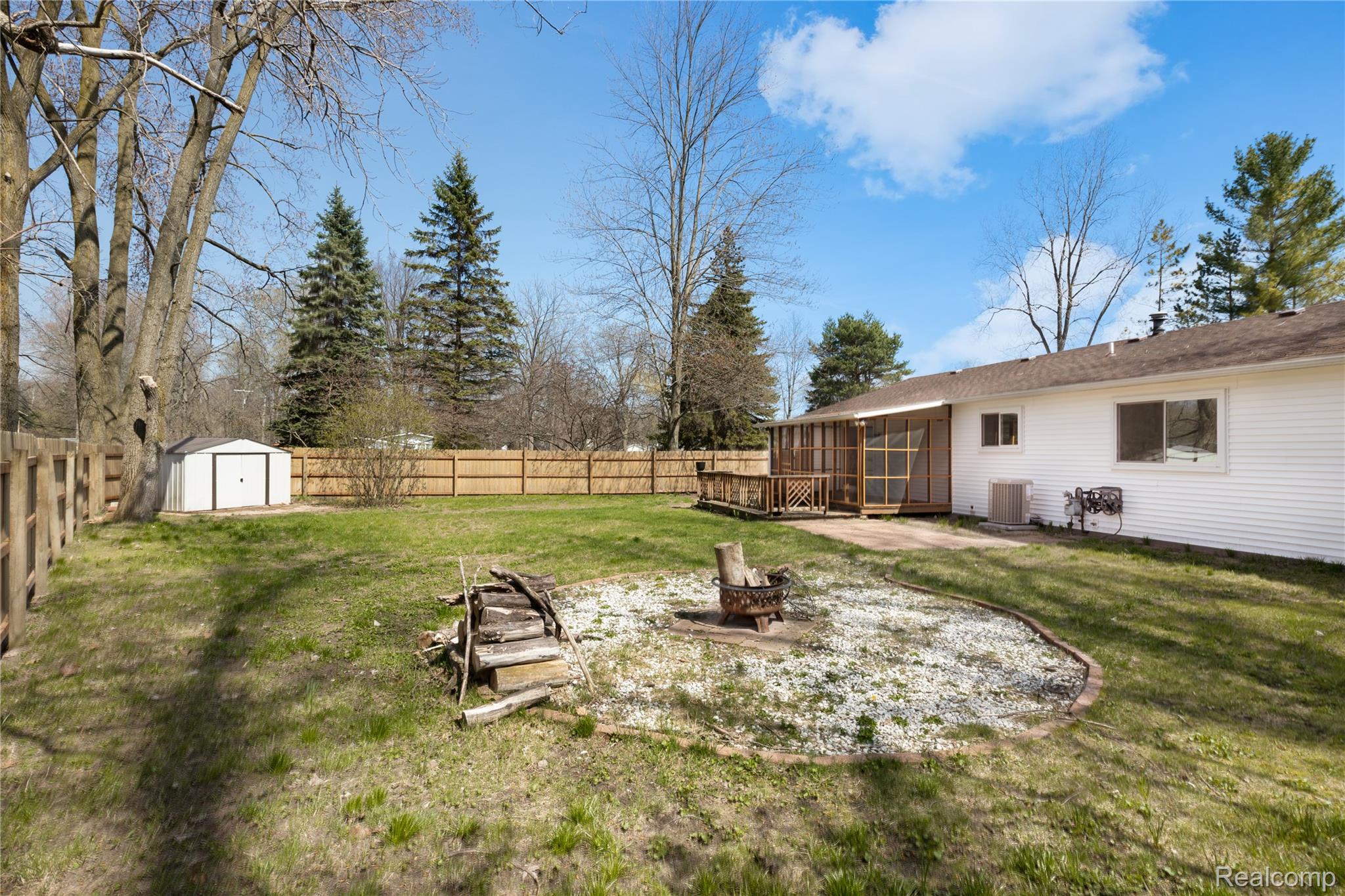 5837 Lakeshore Road