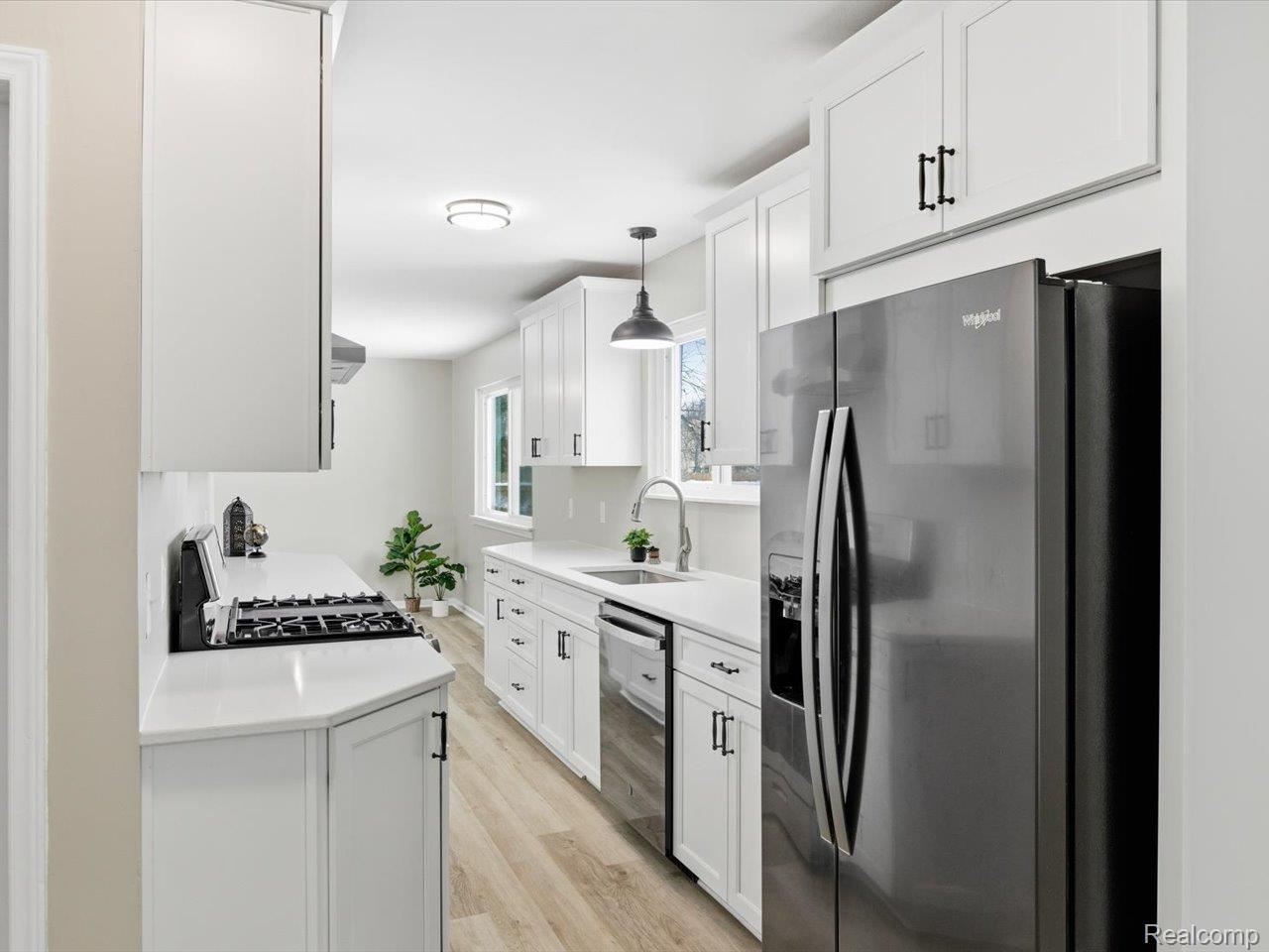 5837 Lakeshore Road