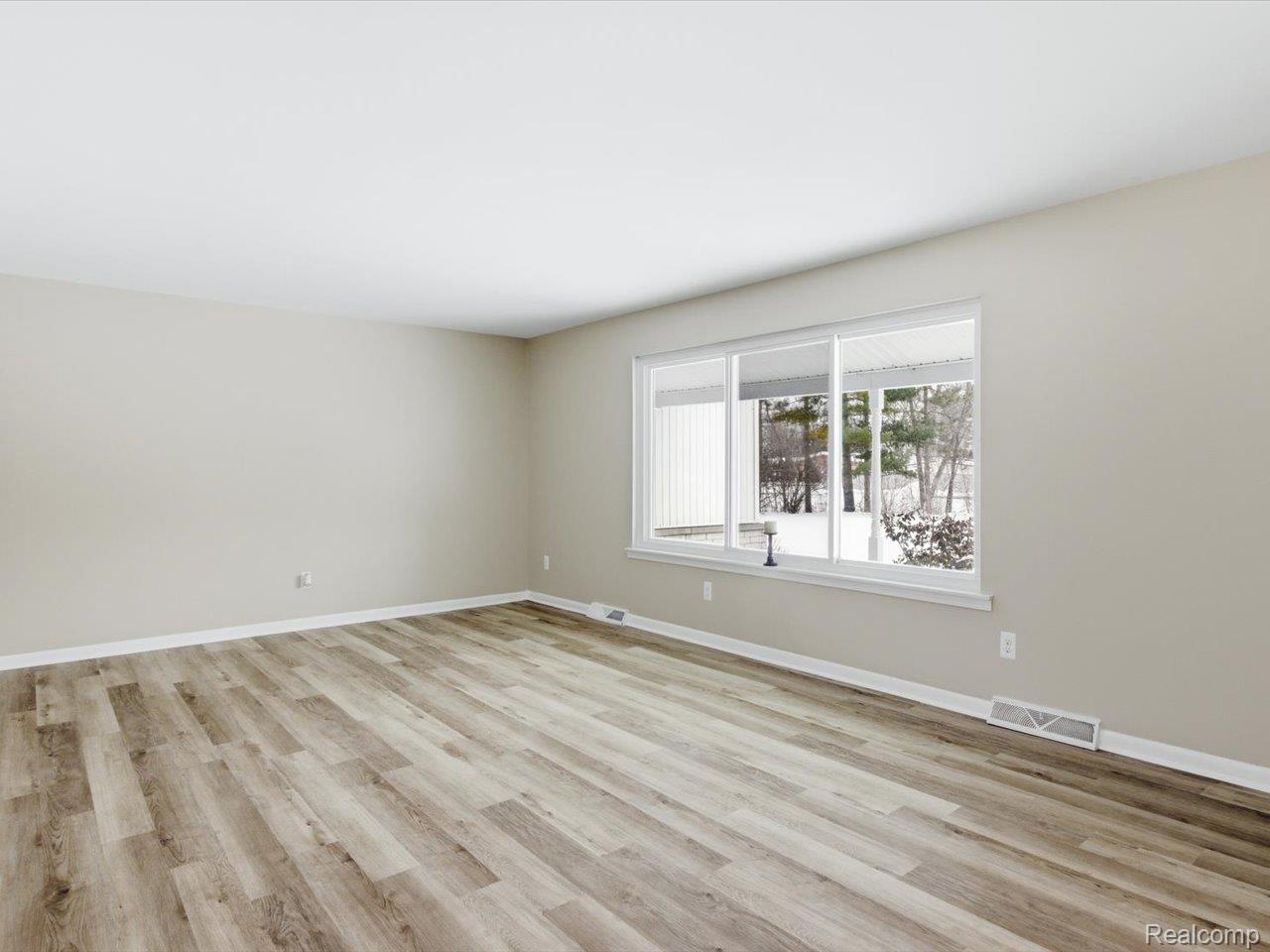 5837 Lakeshore Road