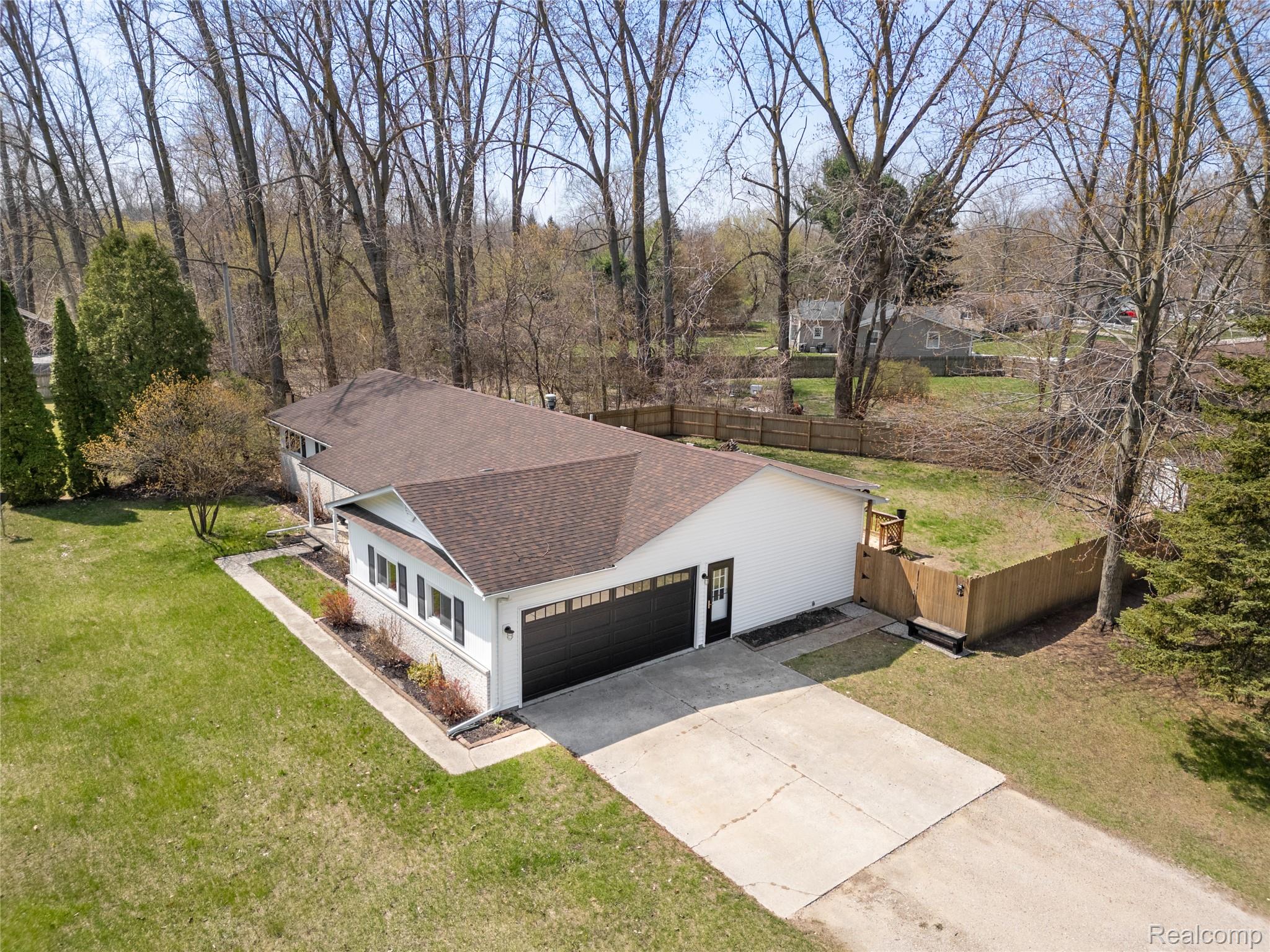 5837 Lakeshore Road