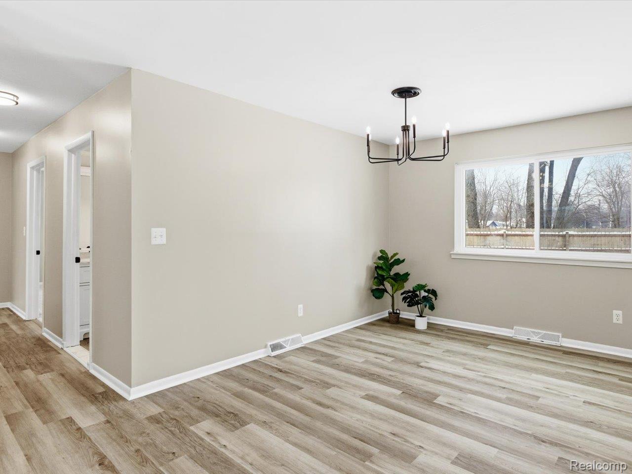 5837 Lakeshore Road