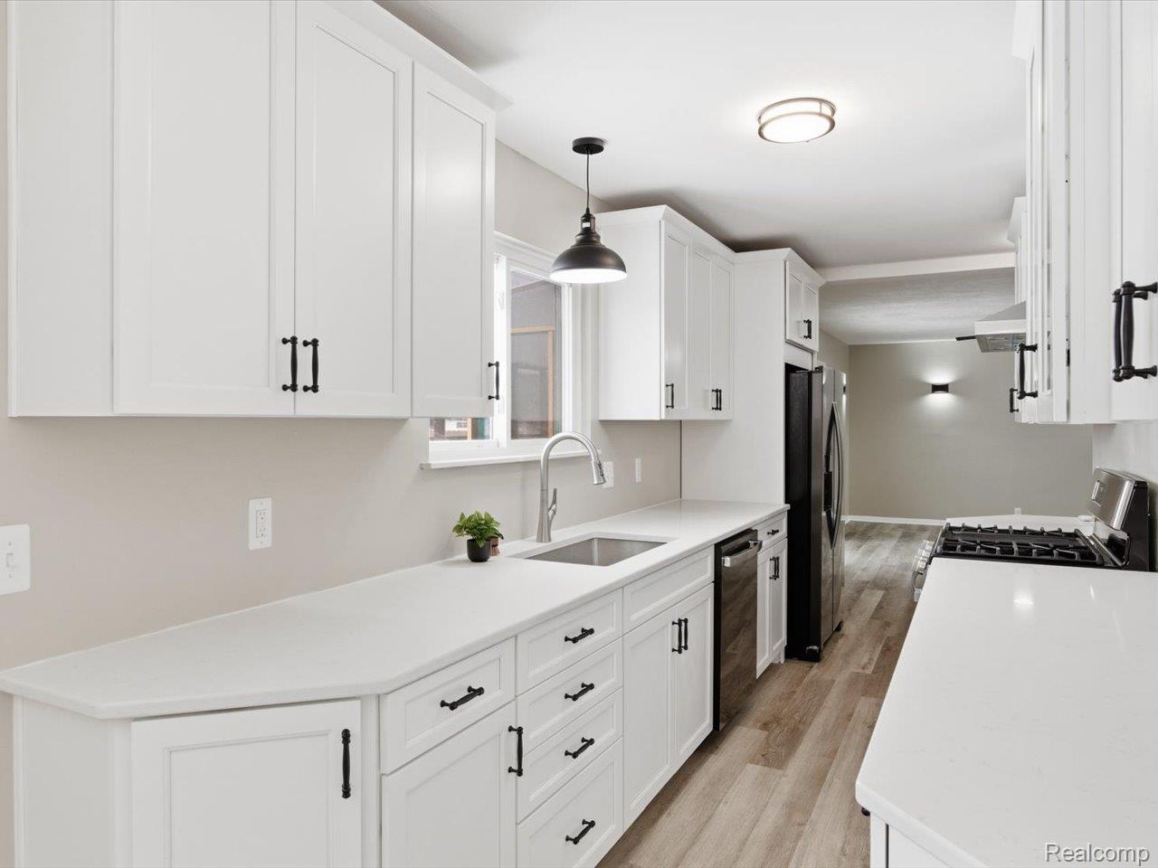 5837 Lakeshore Road