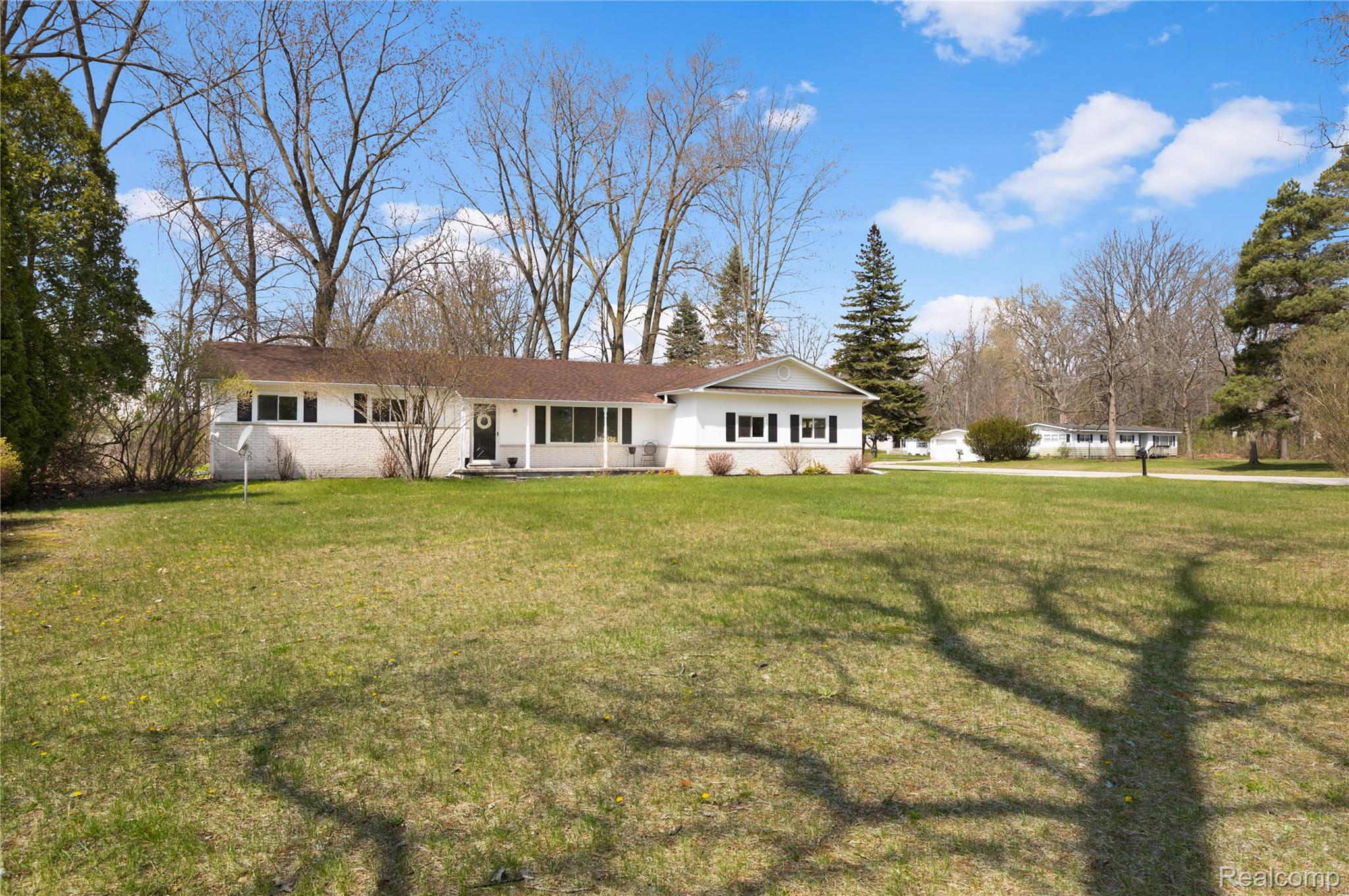 5837 Lakeshore Road