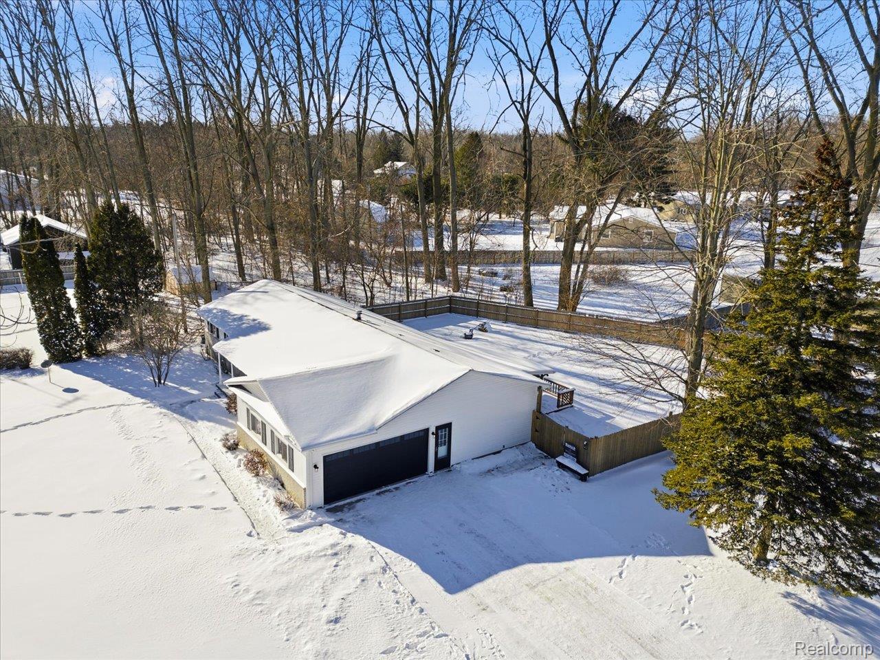5837 Lakeshore Road
