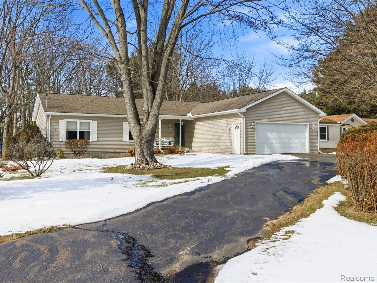 8431 Lakeshore Road