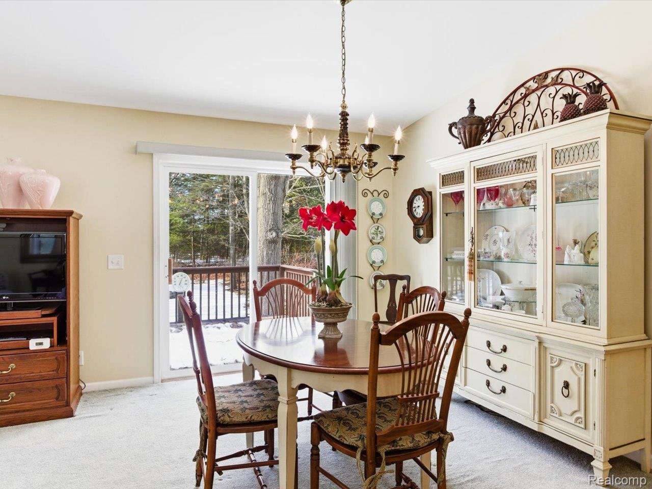 8431 Lakeshore Road