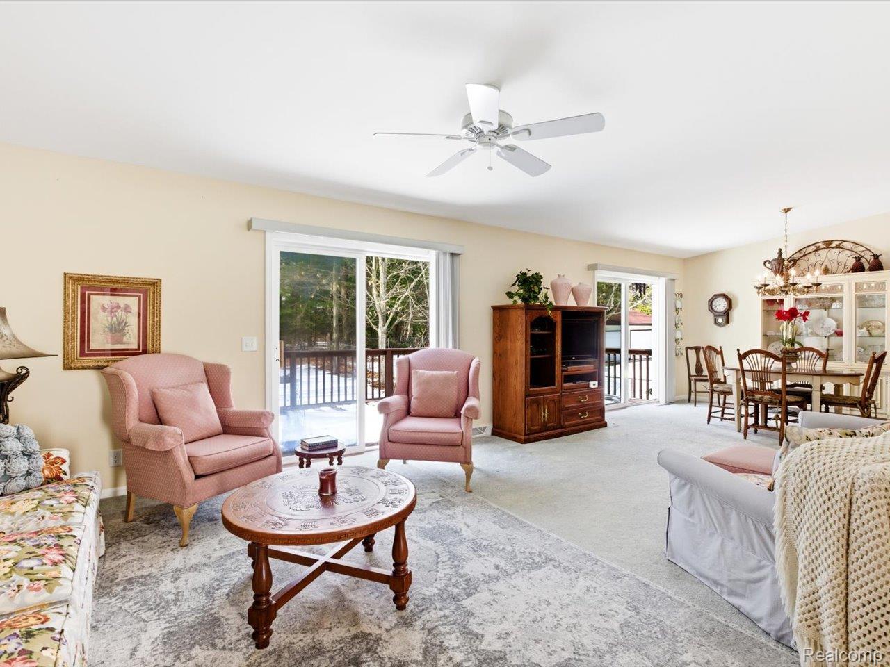 8431 Lakeshore Road